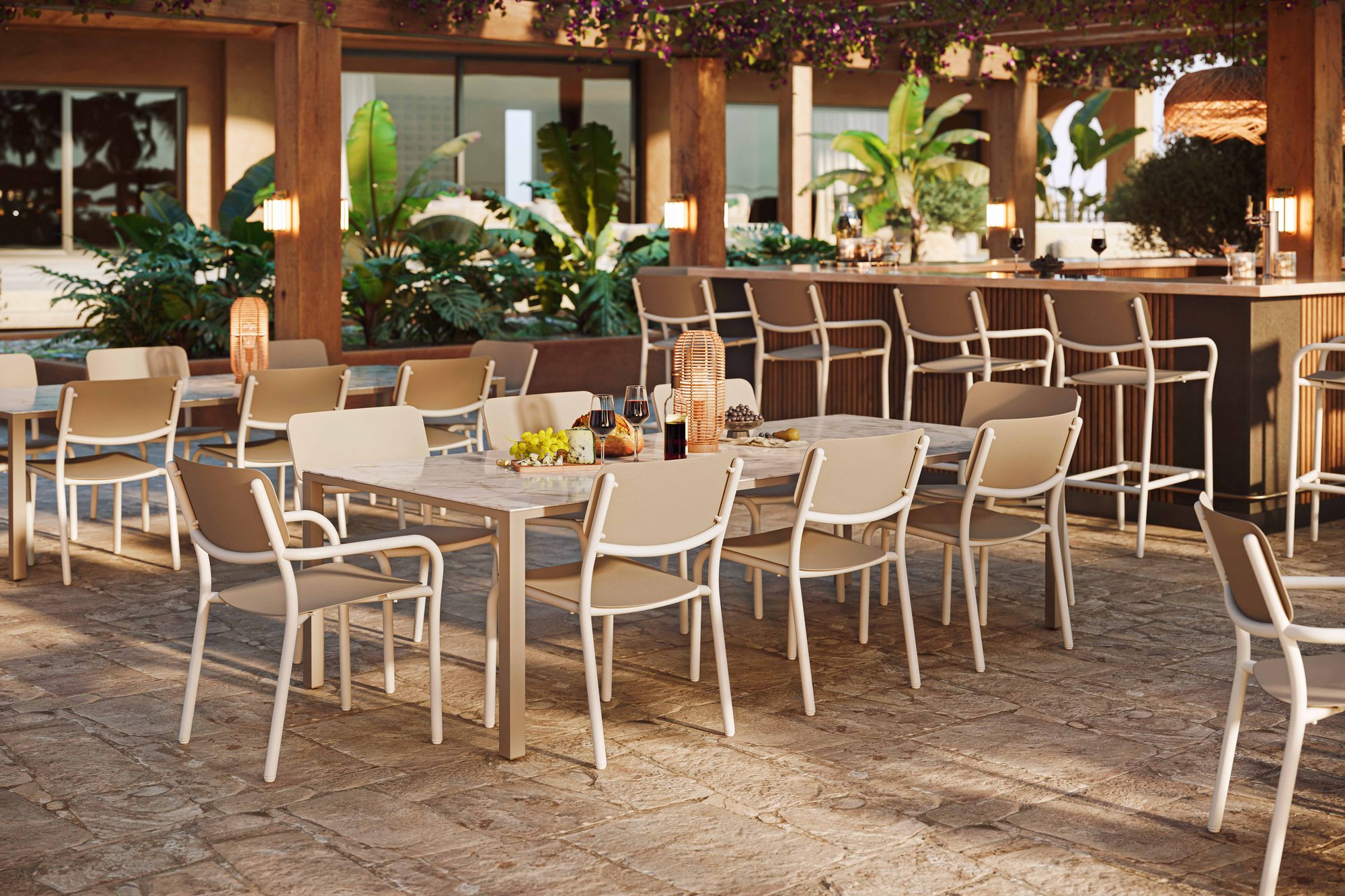 Beachfront patio area Lifestyle_4